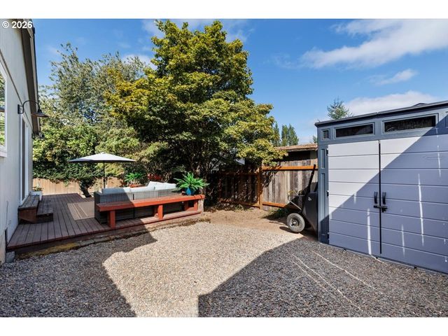 4617 Sw POMONA St, Portland, OR 97219
