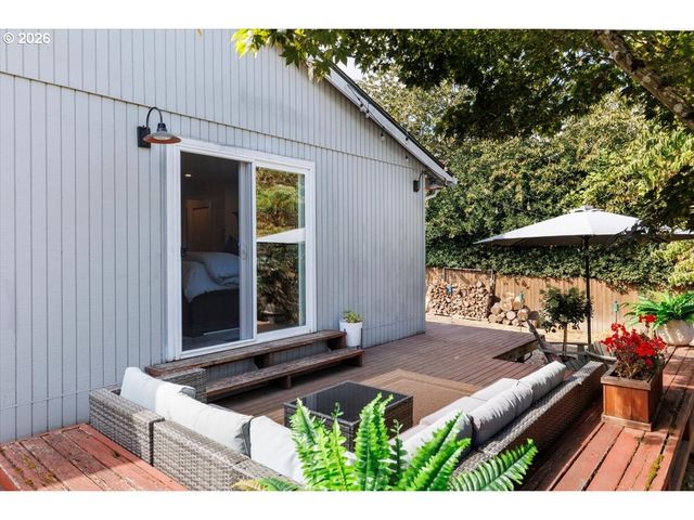 4617 Sw POMONA St, Portland, OR 97219