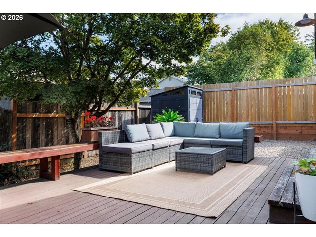 4617 Sw POMONA St, Portland, OR 97219