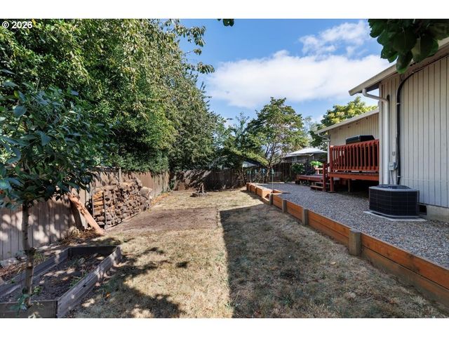 4617 Sw POMONA St, Portland, OR 97219