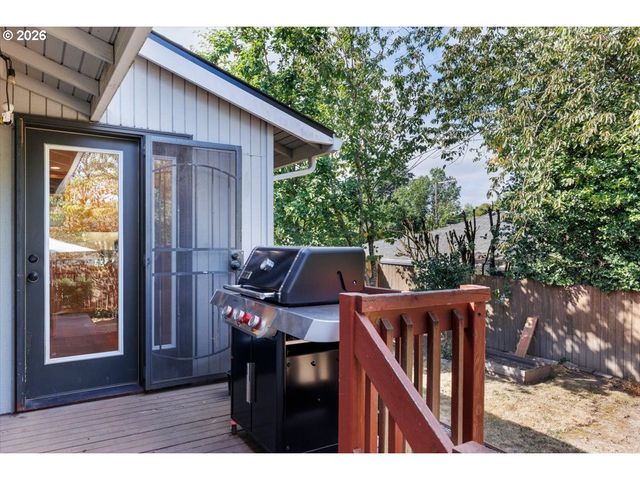 4617 Sw POMONA St, Portland, OR 97219