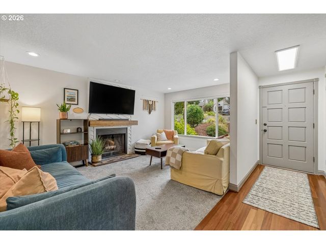 4617 Sw POMONA St, Portland, OR 97219