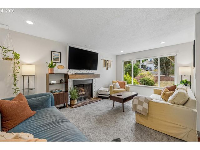 4617 Sw POMONA St, Portland, OR 97219
