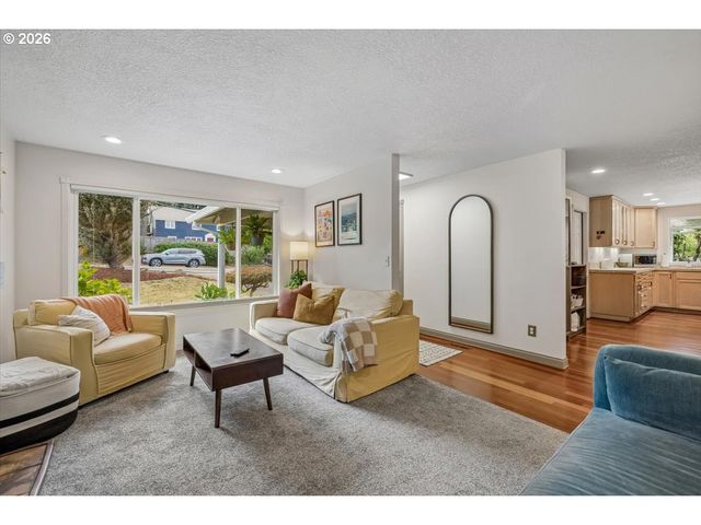 4617 Sw POMONA St, Portland, OR 97219