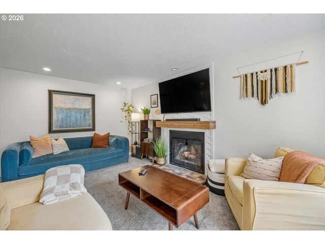 4617 Sw POMONA St, Portland, OR 97219