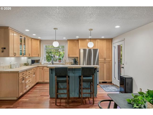 4617 Sw POMONA St, Portland, OR 97219