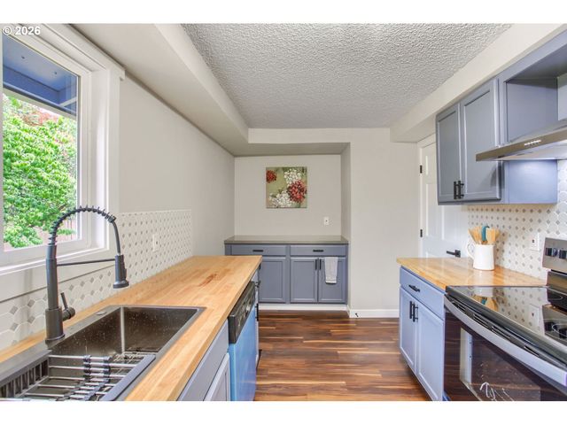 12126 Se REDWOOD Ave, Milwaukie, OR 97222