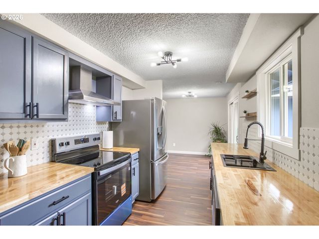 12126 Se REDWOOD Ave, Milwaukie, OR 97222