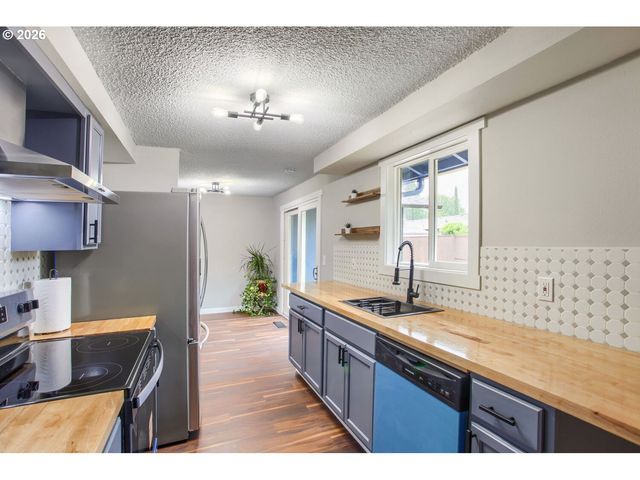 12126 Se REDWOOD Ave, Milwaukie, OR 97222