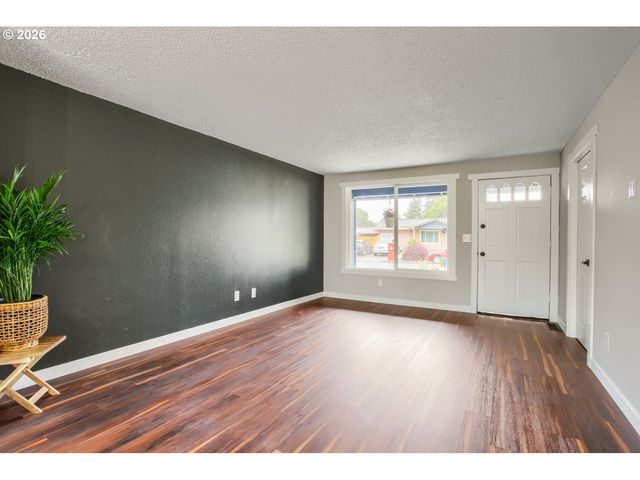 12126 Se REDWOOD Ave, Milwaukie, OR 97222