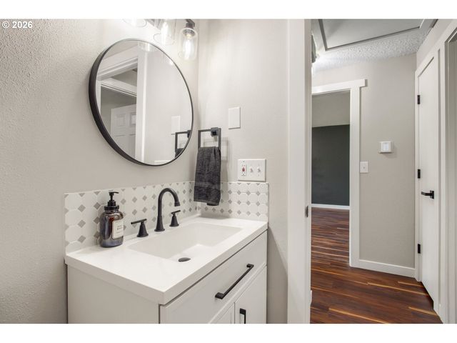 12126 Se REDWOOD Ave, Milwaukie, OR 97222