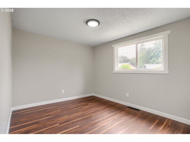 12126 Se REDWOOD Ave, Milwaukie, OR 97222