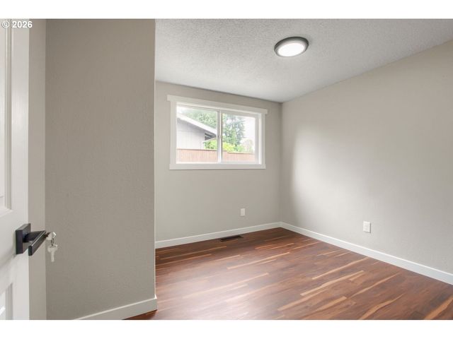 12126 Se REDWOOD Ave, Milwaukie, OR 97222