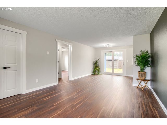 12126 Se REDWOOD Ave, Milwaukie, OR 97222