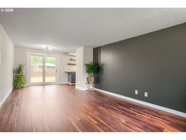 12126 Se REDWOOD Ave, Milwaukie, OR 97222