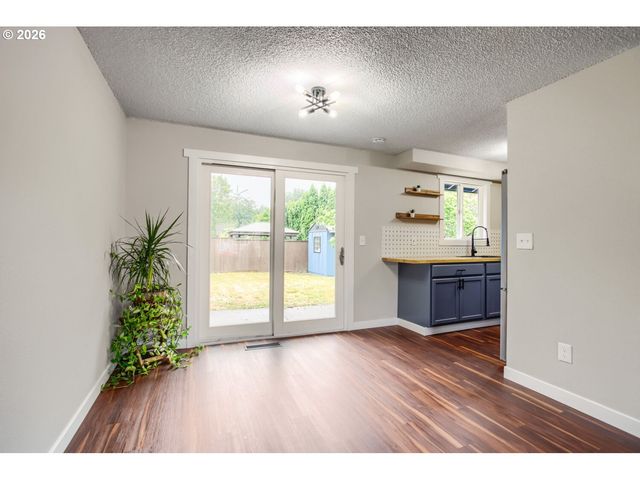 12126 Se REDWOOD Ave, Milwaukie, OR 97222