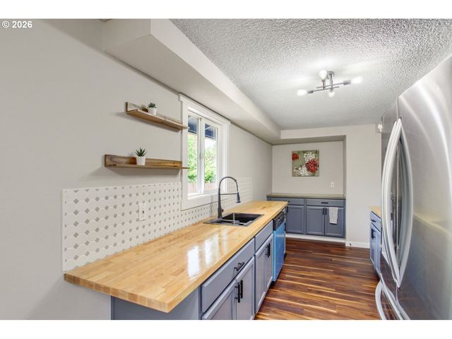 12126 Se REDWOOD Ave, Milwaukie, OR 97222