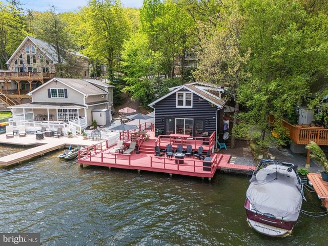 36 S LAKE DR, Lake Harmony, PA 18624