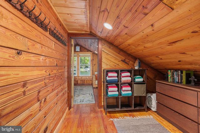 36 S LAKE DR, Lake Harmony, PA 18624