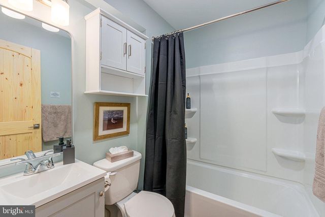 36 S LAKE DR, Lake Harmony, PA 18624