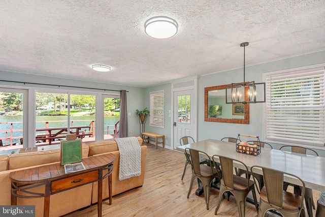 36 S LAKE DR, Lake Harmony, PA 18624