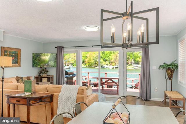 36 S LAKE DR, Lake Harmony, PA 18624