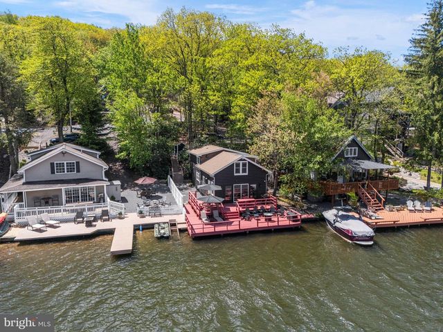 36 S LAKE DR, Lake Harmony, PA 18624