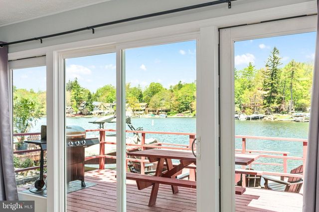 36 S LAKE DR, Lake Harmony, PA 18624