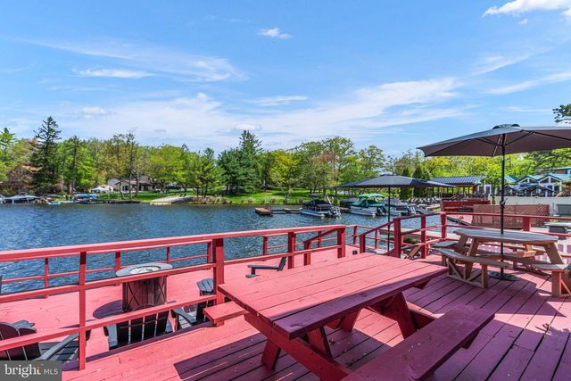 36 S LAKE DR, Lake Harmony, PA 18624