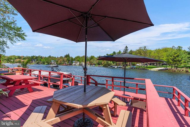 36 S LAKE DR, Lake Harmony, PA 18624