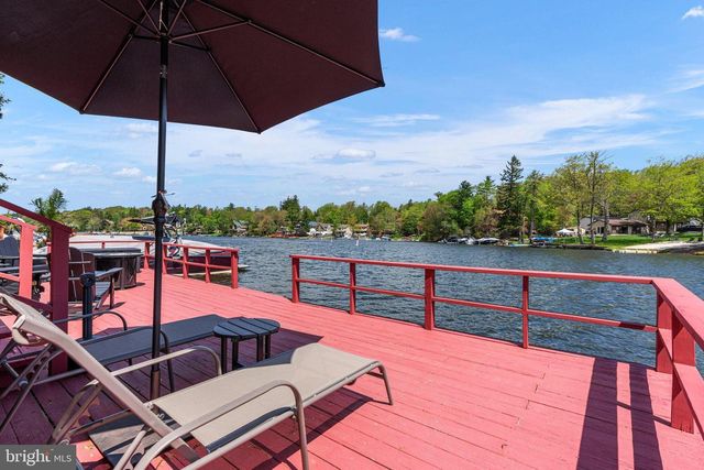 36 S LAKE DR, Lake Harmony, PA 18624