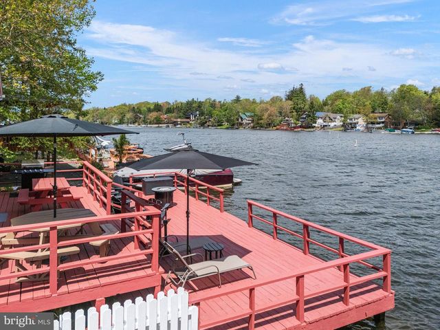 36 S LAKE DR, Lake Harmony, PA 18624