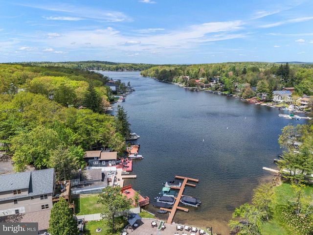 36 S LAKE DR, Lake Harmony, PA 18624