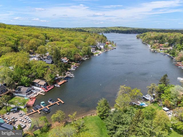 36 S LAKE DR, Lake Harmony, PA 18624