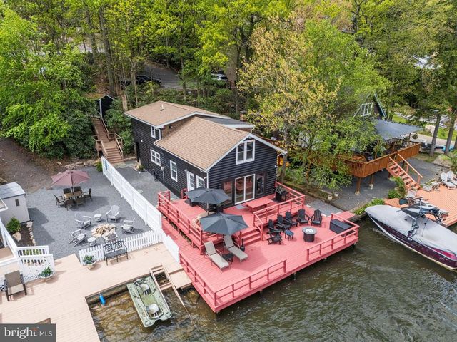 36 S LAKE DR, Lake Harmony, PA 18624