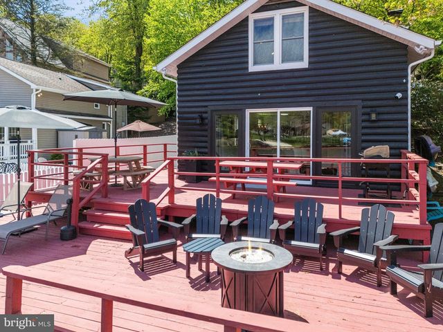 36 S LAKE DR, Lake Harmony, PA 18624