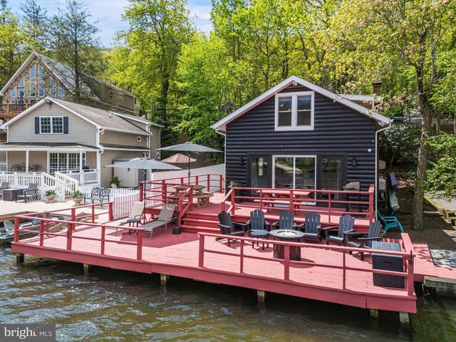 36 S LAKE DR, Lake Harmony, PA 18624