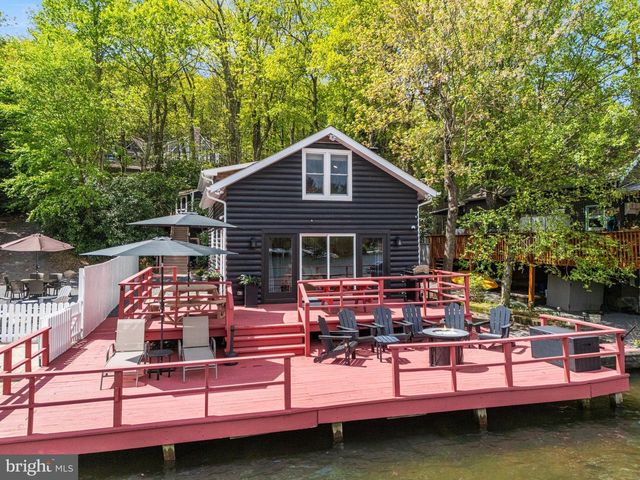 36 S LAKE DR, Lake Harmony, PA 18624