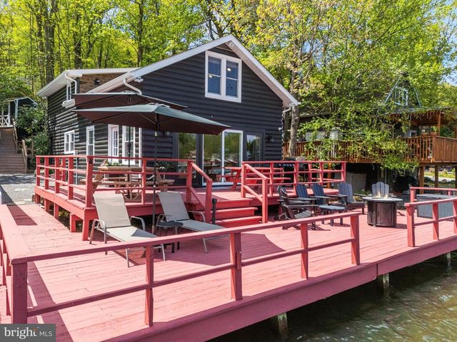 36 S LAKE DR, Lake Harmony, PA 18624