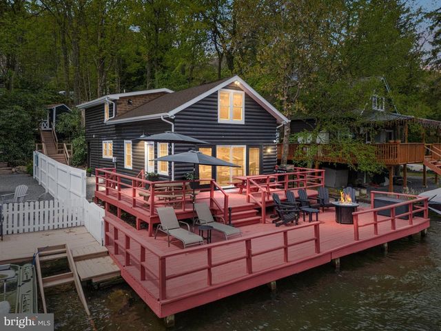 36 S LAKE DR, Lake Harmony, PA 18624