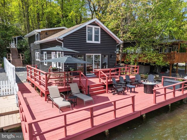 36 S LAKE DR, Lake Harmony, PA 18624