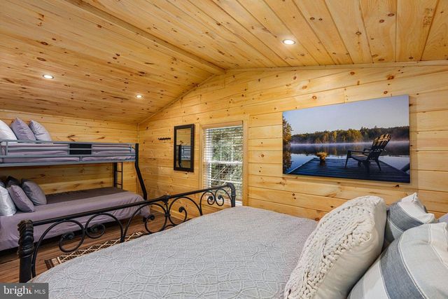 36 S LAKE DR, Lake Harmony, PA 18624