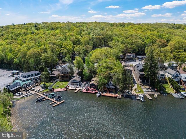 36 S LAKE DR, Lake Harmony, PA 18624