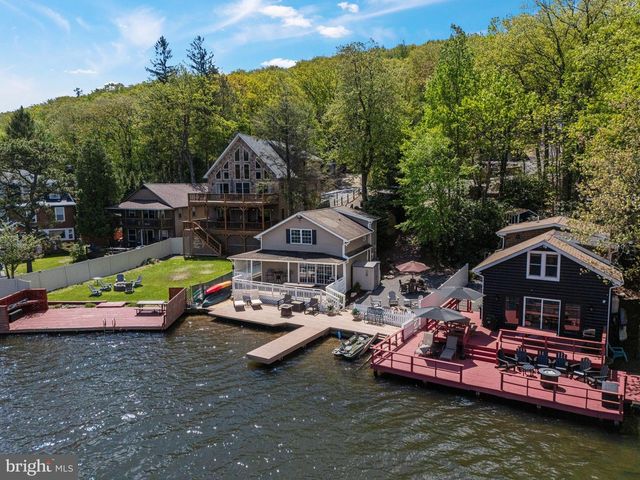 36 S LAKE DR, Lake Harmony, PA 18624