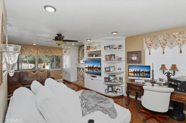 1210 Versailles, Riverside, CA 92506