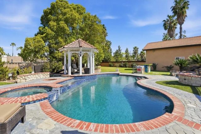 1210 Versailles, Riverside, CA 92506