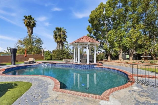 1210 Versailles, Riverside, CA 92506