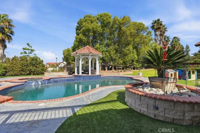 1210 Versailles, Riverside, CA 92506