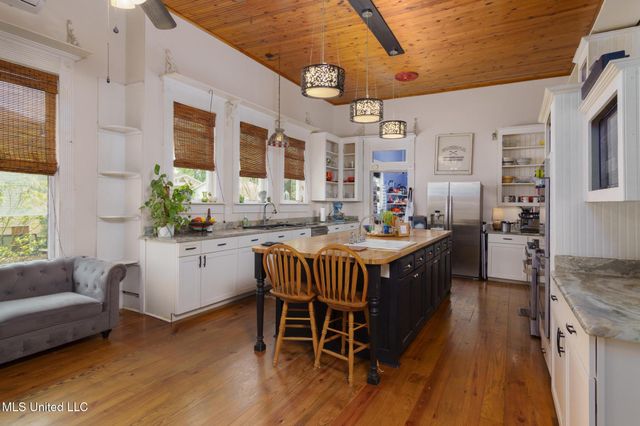 303 Walnut Street, Hattiesburg, MS 39401