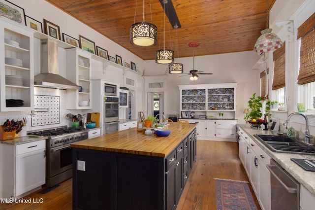 303 Walnut Street, Hattiesburg, MS 39401